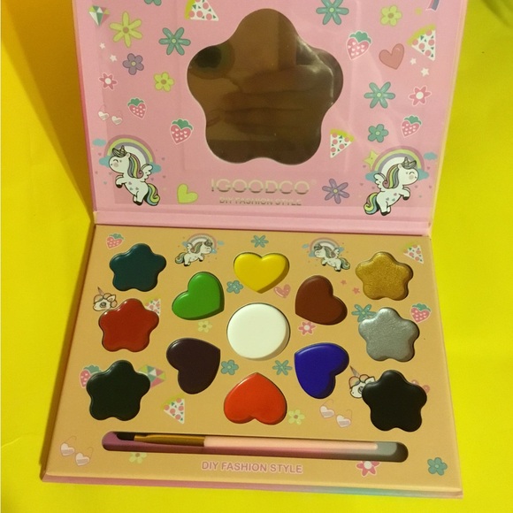 Halloween face paint NWT palette w/brush and beautiful colors - Picture 5 of 8